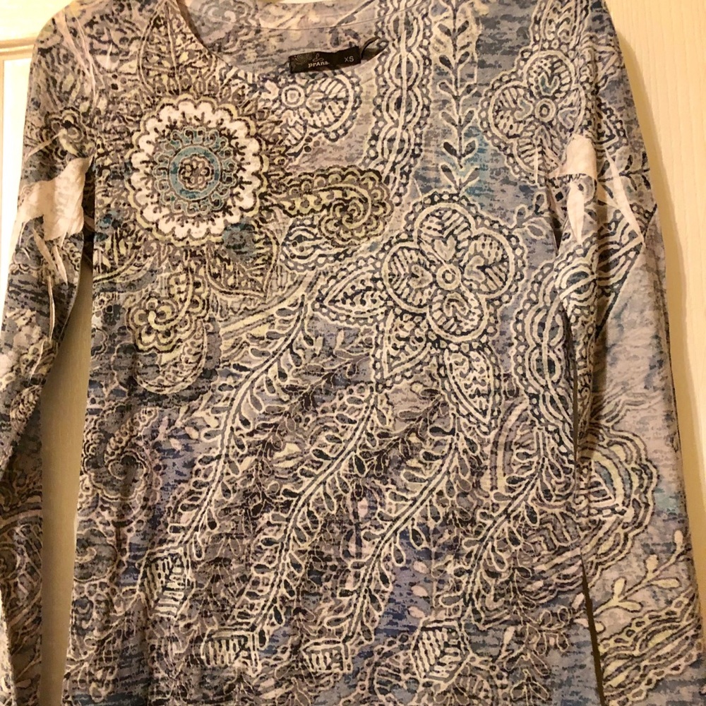 PRANA LONG SLEEVE TOP.